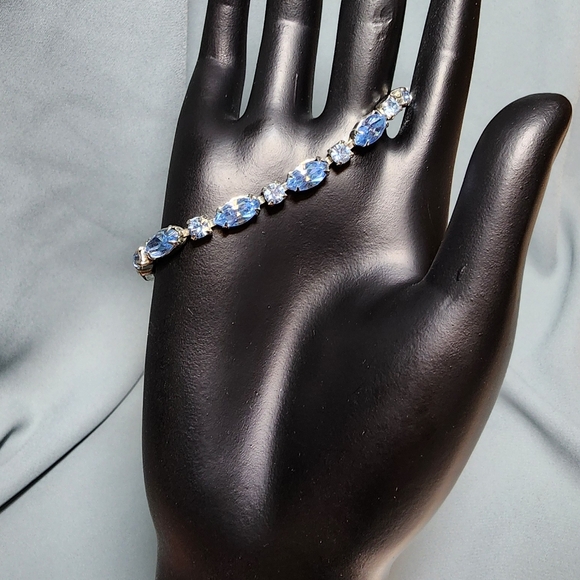 Vintage Weiss Two-tone Blue Rhinestone Bracelet Silver-Tone Mid-century 50s–60s - Picture 13 of 17